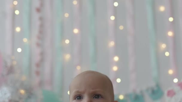 Festeggiare la festa di compleanno di un bambino — Video Stock