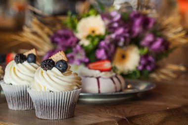 Lezzetli kek çilek ile