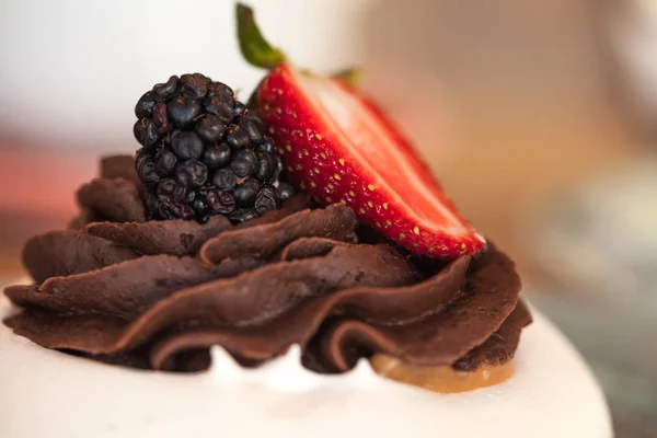 Delicious brownies with strawberries — Stock Photo, Image