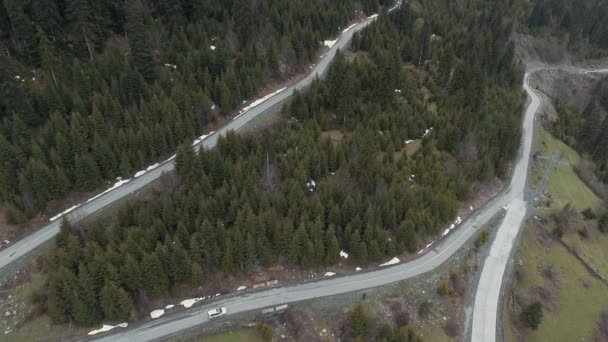 車に乗って山の蛇紋岩の道 — ストック動画
