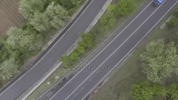 Dağ yollarda sürüş araba — Stok video