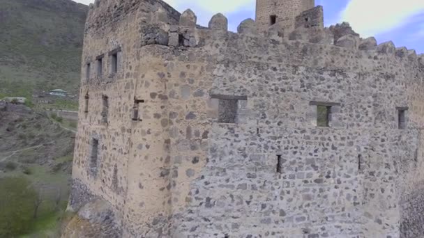 Vista de la antigua fortaleza desde la altura del vuelo de las aves — Vídeos de Stock