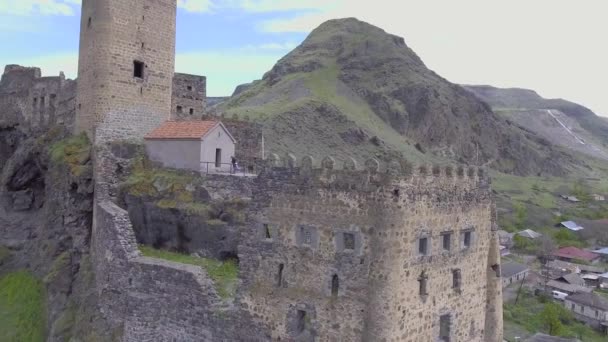 Вид на стару фортецю з висоти польоту птахів — стокове відео