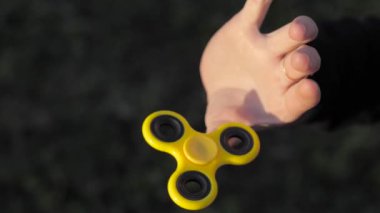 O oyuncak-spinner katlanmış