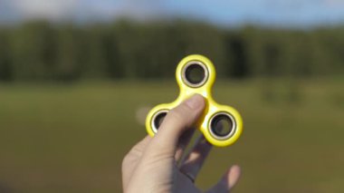 O oyuncak-spinner katlanmış