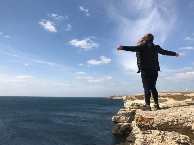 Kız dağ kenarında