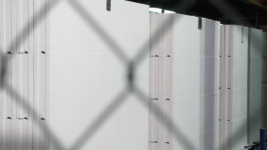 Tuğla yapımı. Taşıyıcı bant. Hafif endüstri