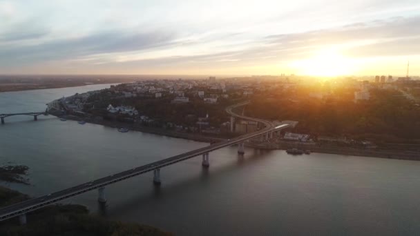 Sonnenaufgang Über Der Stadt Blick Auf Die Brücken Und Den — Stockvideo