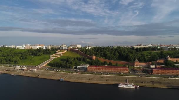 Vlucht Rivier Uitzicht Het Nizjni Novgorod Kremlin Warme Zomeravond Zonsondergang — Stockvideo