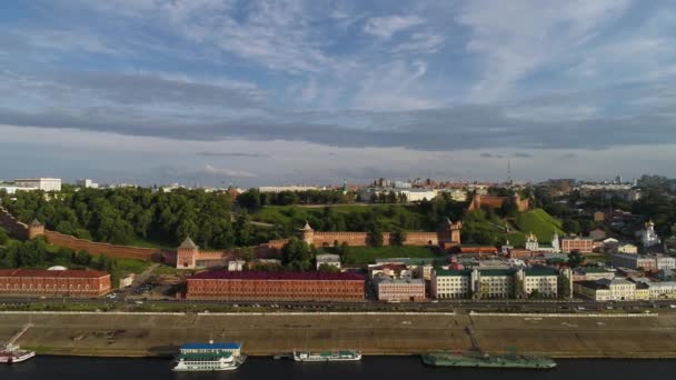 Voo Sobre Rio Uma Vista Nizhny Novgorod Kremlin Noite Quente — Vídeo de Stock