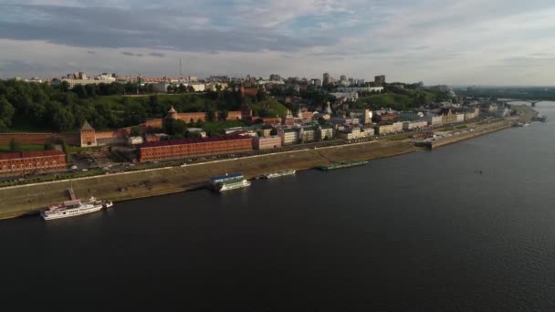 Let Přes Řeku Výhled Nižný Novgorod Kreml Teplý Letní Večer — Stock video