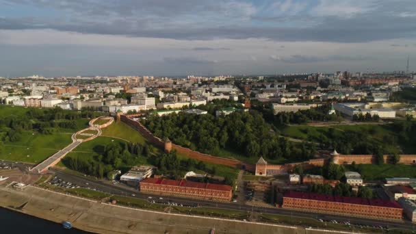 Vlucht Rivier Uitzicht Het Nizjni Novgorod Kremlin Warme Zomeravond Zonsondergang — Stockvideo