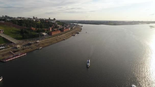 Vlucht Rivier Uitzicht Het Nizjni Novgorod Kremlin Warme Zomeravond Zonsondergang — Stockvideo