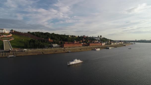 Let Přes Řeku Výhled Nižný Novgorod Kreml Teplý Letní Večer — Stock video