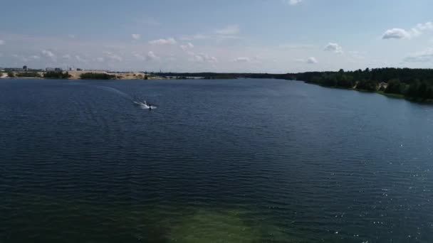 Водные Лыжи Озере Аэросъемка — стоковое видео