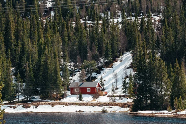 Maison Bord Lac Enneigé — Photo