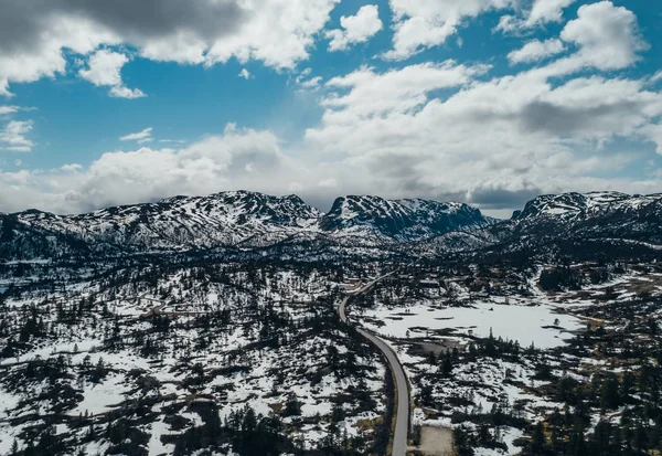 Primavera Natureza Neve Nas Montanhas Derretendo Geleiras Lagos — Fotografia de Stock