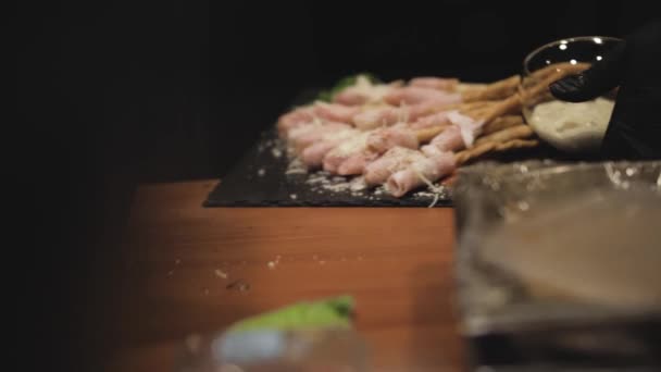 Yemek Teslimatı Yerleşim Planı Sahadaki Sandviç Kanepeleri Tartinler — Stok video
