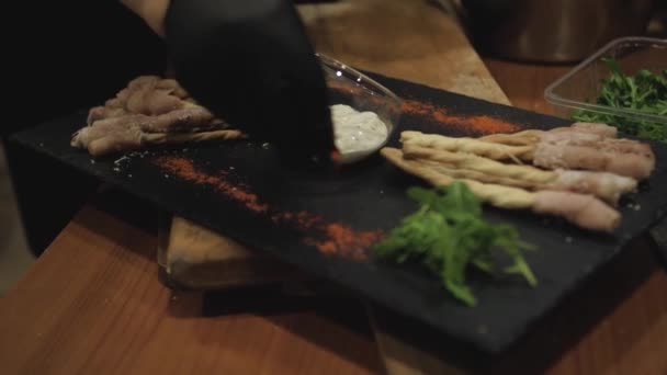 Yemek Teslimatı Yerleşim Planı Sahadaki Sandviç Kanepeleri Tartinler — Stok video