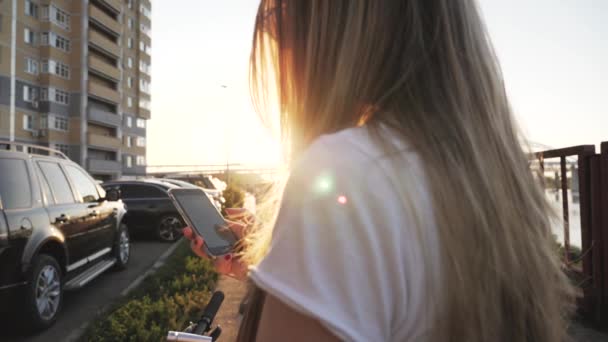 Girl Walking Sunset Bicycle Looking Phone Urban Nature — Stock Video