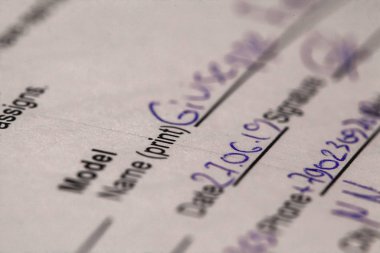 Yazdırılmış bir makro resim üzerindeki büyük metin