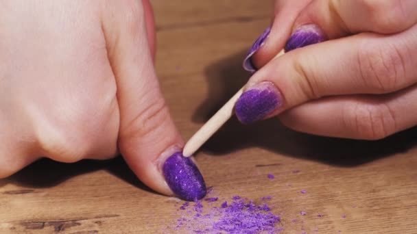 Meisje Doet Manicure Close Van Haar Hand — Stockvideo
