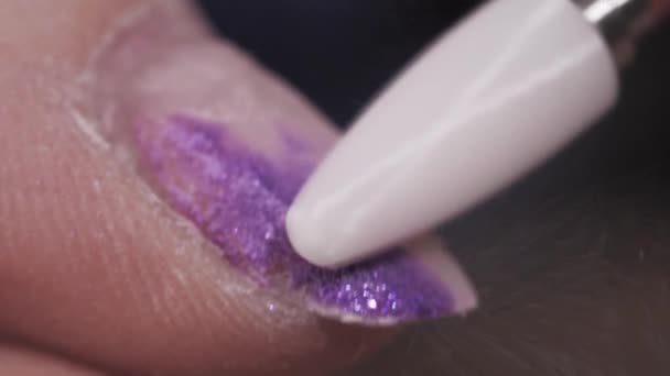Meisje Doet Manicure Close Van Haar Hand — Stockvideo