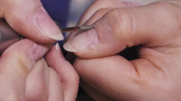 Menina Fazendo Manicure Perto Sua Mão — Vídeo de Stock