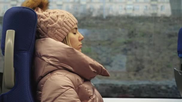 Mec Une Fille Montent Dans Train Regardent Caméra Collage — Video