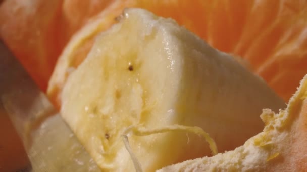Tangerinas Plátanos Cerca Sobre Mesa Macrofotografía — Vídeos de Stock