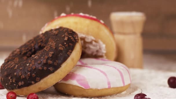 Donuts Gekleurd Glazuur Keukentafel — Stockvideo