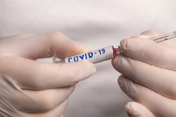 Laboratuvarda Bir Doktor Bilim Adamı Covid Coronavirus Testlerinin Yapıldığı Bir — Stok fotoğraf