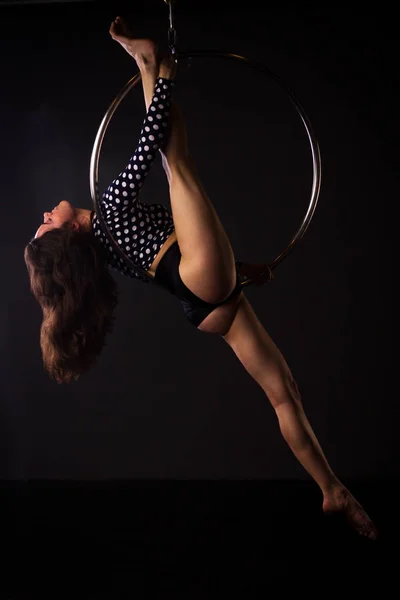 Woman exercising on lyra — Stock Photo, Image