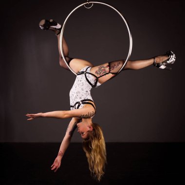 Lyra üzerinde egzersiz kadın