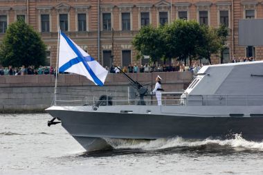 Neva Nehri üzerinde geçit ve Deniz Kuvvetleri günü