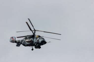 Neva Nehri üzerinde geçit ve Deniz Kuvvetleri günü