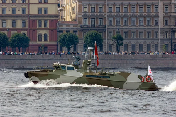 Marine dag en parade op de rivier de Neva — Stockfoto