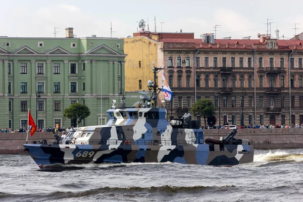 Marine dag en parade op de rivier de Neva — Stockfoto