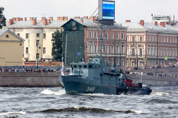 Marine dag en parade op de rivier de Neva — Stockfoto