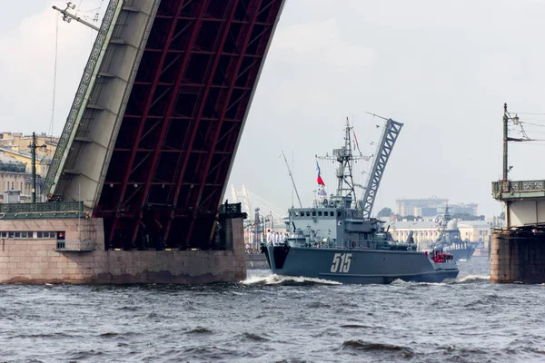 Marine dag en parade op de rivier de Neva — Stockfoto