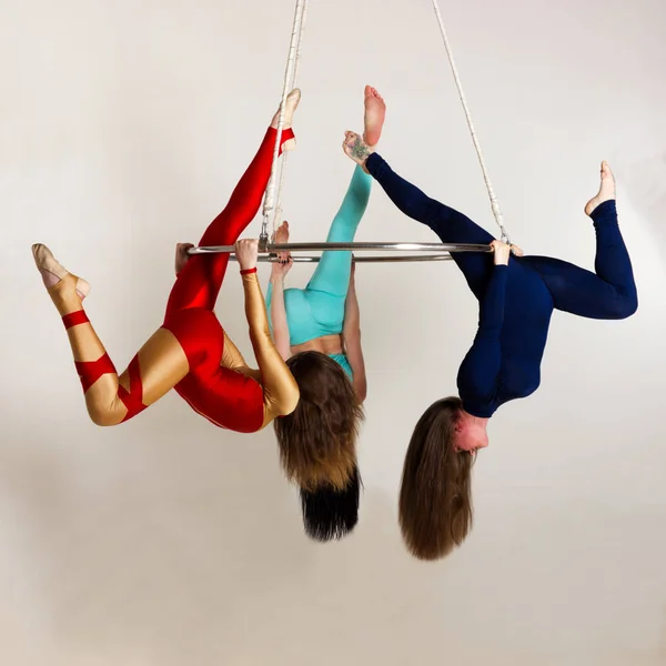 Trio da mulher no brilho aéreo — Fotografia de Stock
