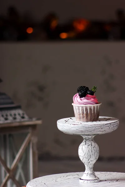 Cupcake in still life — Stock Photo, Image