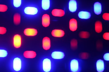 Parlayan bokeh gece ışıklar şeklinde güzel çok renkli yansımaları