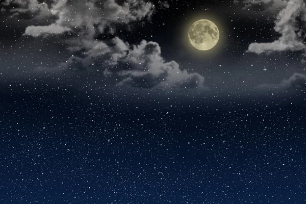 Hermosa magia azul cielo nocturno con nubes y luna llena y estrellas — Foto de Stock