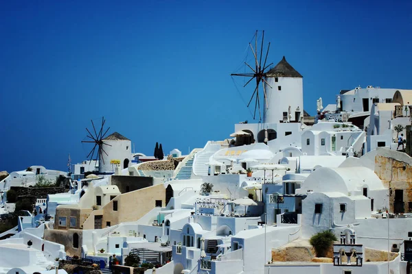 Santorini. A aldeia de Oia. Prédios brancos. Grécia — Fotografia de Stock