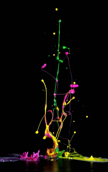 Цветные брызги краски - краска на аудиодинамике — стоковое фото