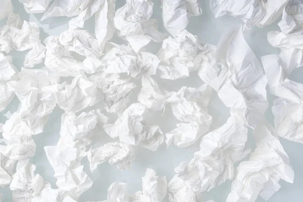 Sok használt csavarni a papír szövet fehér háttér — Stock Fotó