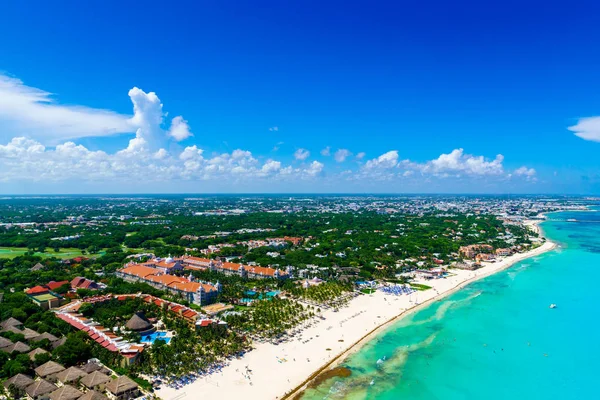 Vista aérea de Cancún das belas praias de areia branca e azul-turquesa do oceano caribenho — Fotografia de Stock