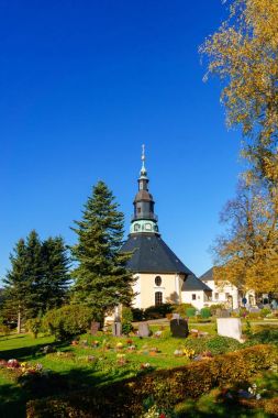 Bir Seiffen Ore Mountains Saksonya Almanya'da gün ışığı, kilisede