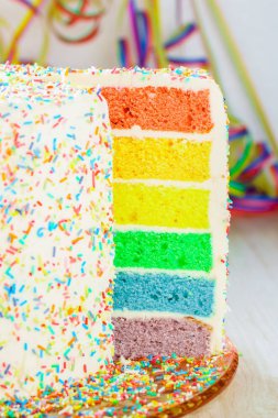 parlak renkli gökkuşağı layer cake